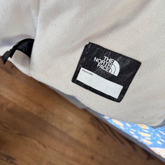 LIGHT GREY NORTH FACE 550 YOUTH  puffer COAT - Picture 8 of 13